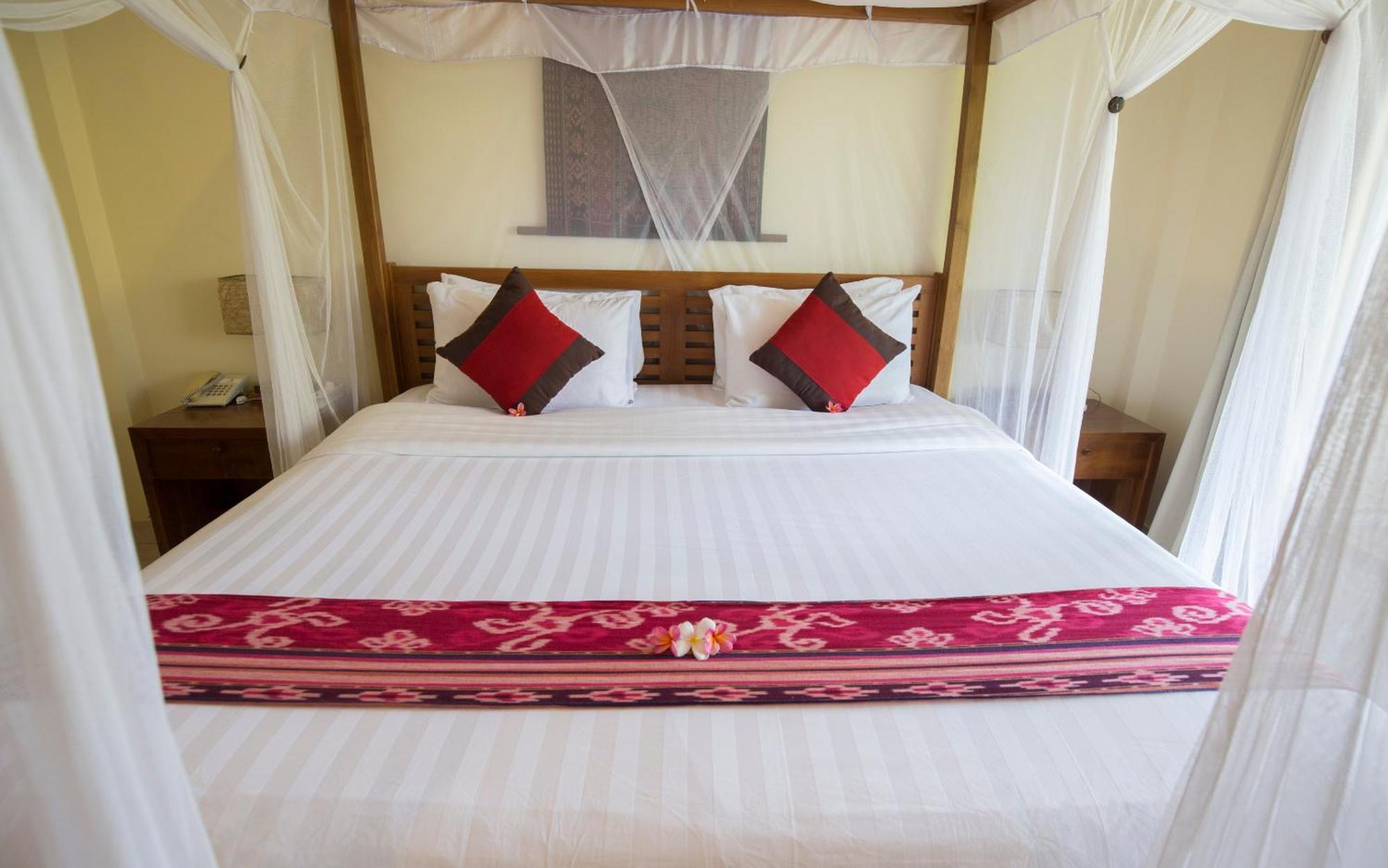 Puri Sari Beach Hotel Labuan Bajo Szoba fotó