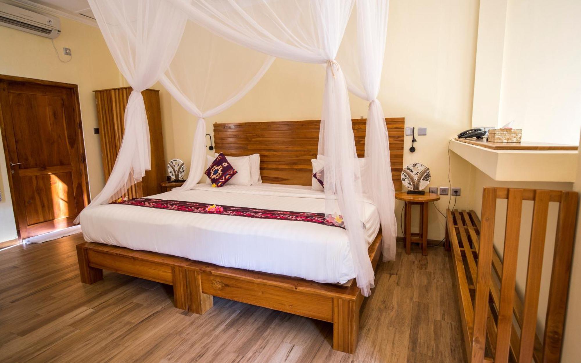 Puri Sari Beach Hotel Labuan Bajo Szoba fotó