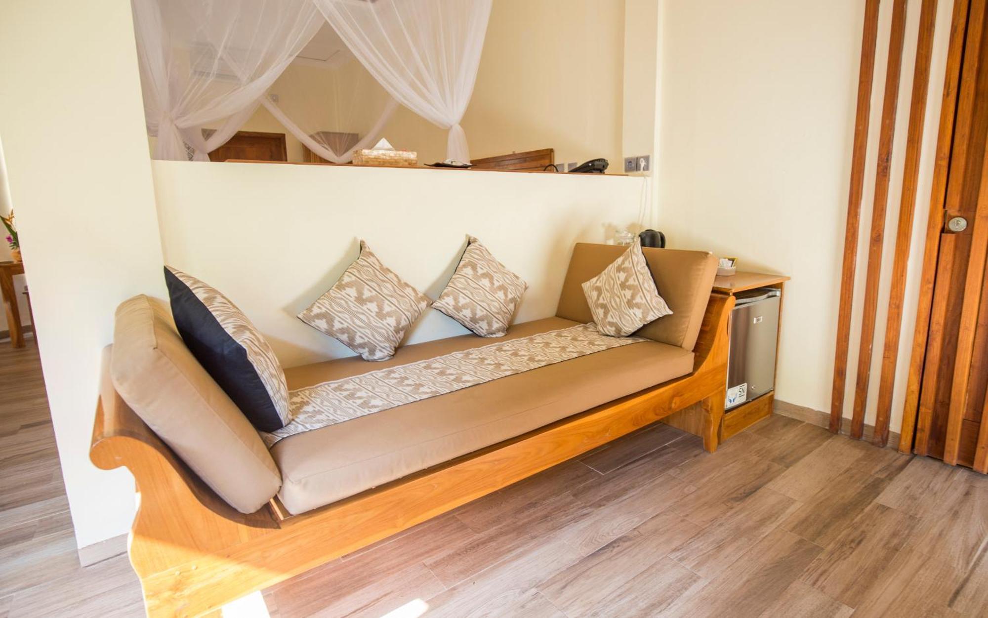 Puri Sari Beach Hotel Labuan Bajo Szoba fotó