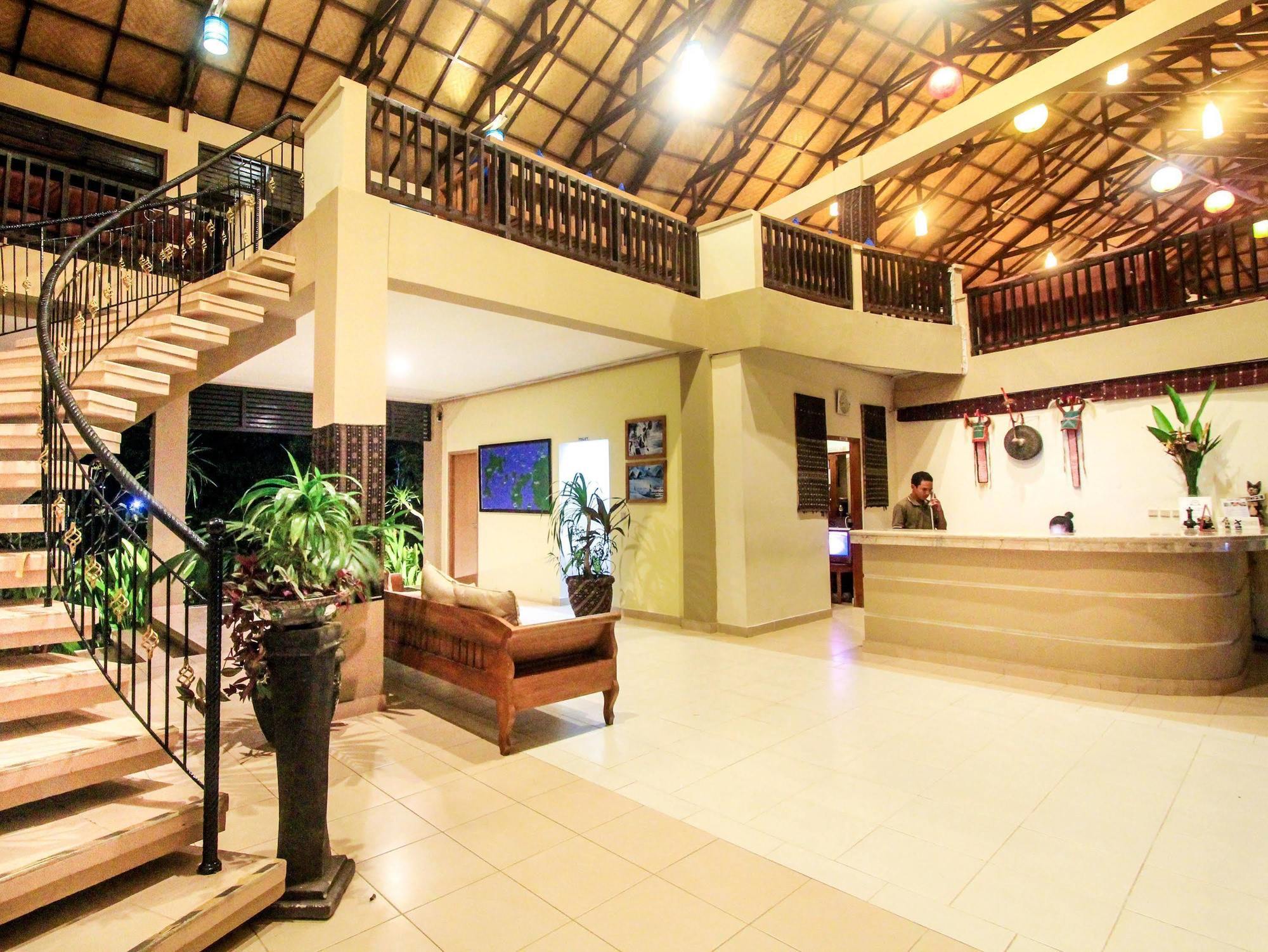 Puri Sari Beach Hotel Labuan Bajo Kültér fotó