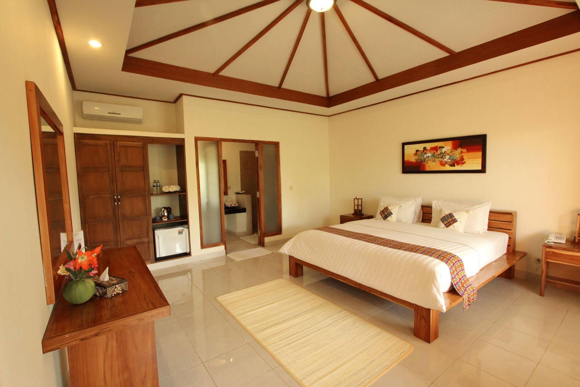 Puri Sari Beach Hotel Labuan Bajo Kültér fotó